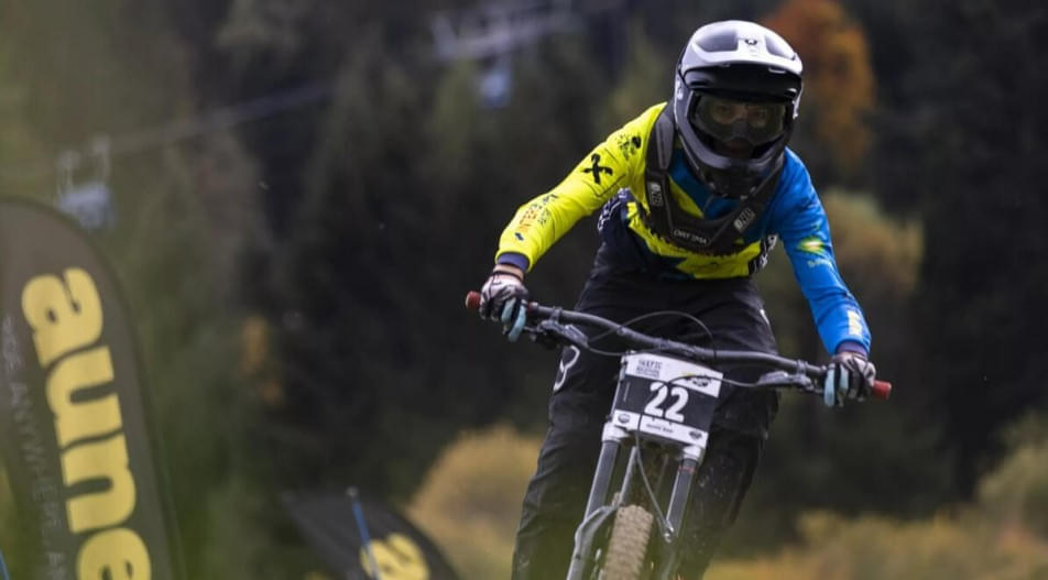 Schnelle-Zeiten-und-harte-Stuerze-beim-Downhill-Abschluss