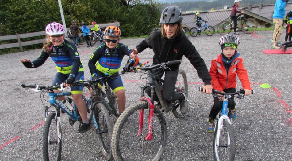 ALLES-RUND-UMS-RAD-beim-Trainingsabschluss-der-Jungen-Radunion